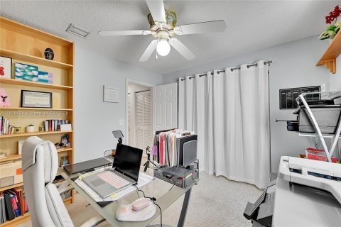 House in Coral Springs, Florida 4 bedrooms, 223.15 sq.m. № 1739261 - photo 30