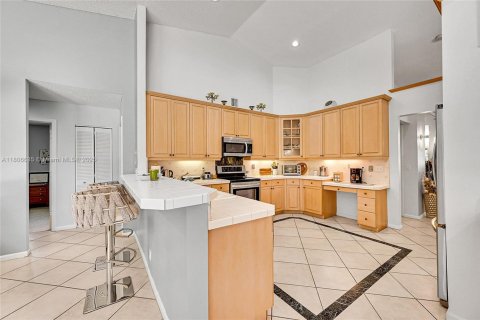 House in Coral Springs, Florida 4 bedrooms, 223.15 sq.m. № 1739261 - photo 16