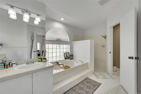 House in Coral Springs, Florida 4 bedrooms, 223.15 sq.m. № 1739261 - photo 28