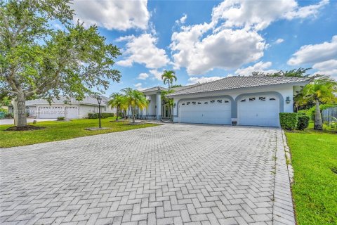 House in Coral Springs, Florida 4 bedrooms, 223.15 sq.m. № 1739261 - photo 4