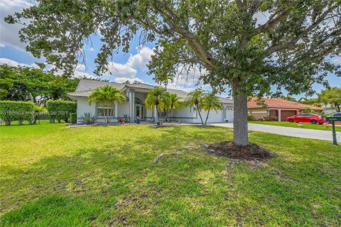 House in Coral Springs, Florida 4 bedrooms, 223.15 sq.m. № 1739261 - photo 3