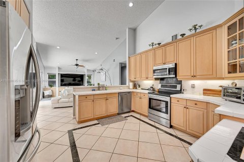 House in Coral Springs, Florida 4 bedrooms, 223.15 sq.m. № 1739261 - photo 13