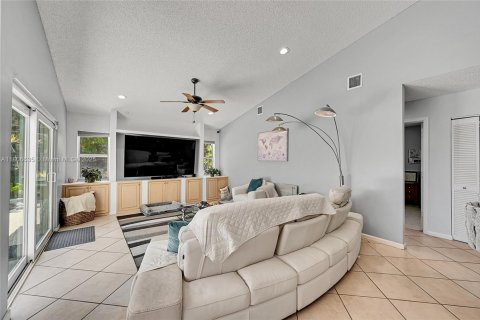House in Coral Springs, Florida 4 bedrooms, 223.15 sq.m. № 1739261 - photo 19