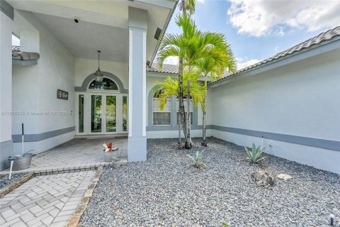 House in Coral Springs, Florida 4 bedrooms, 223.15 sq.m. № 1739261 - photo 5