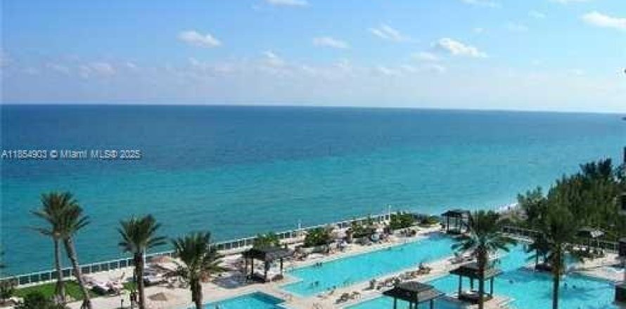 Condo à Hallandale Beach, Floride, 3 chambres № 1874921
