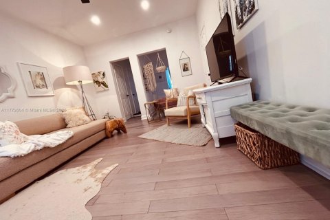 Condominio en alquiler en Miami Beach, Florida, 37.16 m2 № 1705483 - foto 2