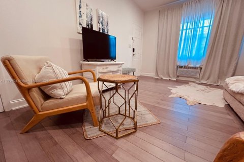 Condominio en alquiler en Miami Beach, Florida, 37.16 m2 № 1705483 - foto 3