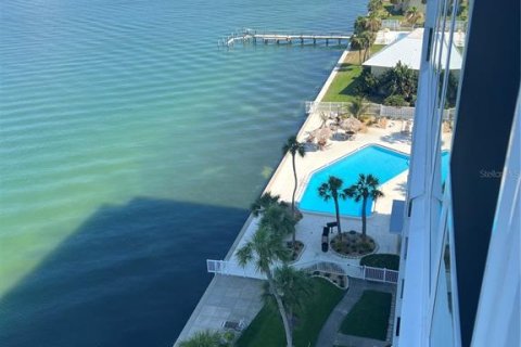 Condo in Saint Petersburg, Florida, 1 bedroom  № 1856506 - photo 6