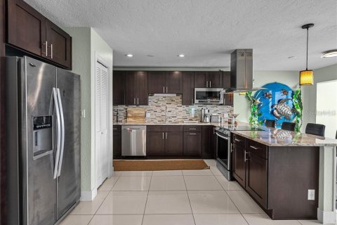 Condo in Saint Petersburg, Florida, 1 bedroom  № 1856506 - photo 16