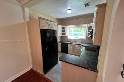 Villa ou maison à louer à Miami, Floride: 3 chambres, 167.22 m2 № 1891315 - photo 9