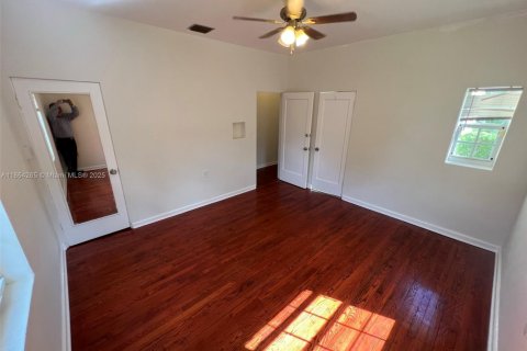 Villa ou maison à louer à Miami, Floride: 3 chambres, 167.22 m2 № 1891315 - photo 16