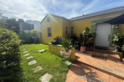 Villa ou maison à louer à Miami, Floride: 3 chambres, 167.22 m2 № 1891315 - photo 2