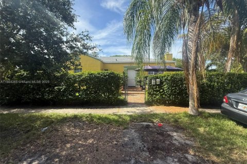 Villa ou maison à louer à Miami, Floride: 3 chambres, 167.22 m2 № 1891315 - photo 1