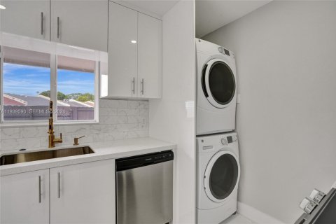 Copropriété à louer à Miami, Floride: 3 chambres, 98.57 m2 № 1996989 - photo 12