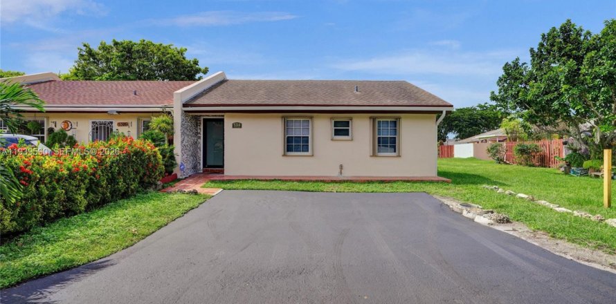 Condo à Miami, Floride, 3 chambres  № 1996989