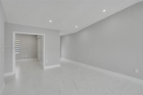 Copropriété à louer à Miami, Floride: 3 chambres, 98.57 m2 № 1996989 - photo 4