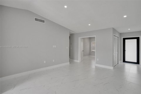 Copropriété à louer à Miami, Floride: 3 chambres, 98.57 m2 № 1996989 - photo 3