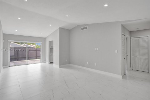 Copropriété à louer à Miami, Floride: 3 chambres, 98.57 m2 № 1996989 - photo 21