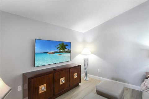House in Venice, Florida 2 bedrooms, 169.83 sq.m. № 1647791 - photo 21