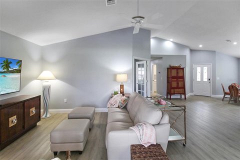 House in Venice, Florida 2 bedrooms, 169.83 sq.m. № 1647791 - photo 20