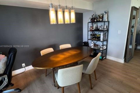 Condominio en venta en Miami, Florida, 2 dormitorios, 136.47 m2 № 1989204 - foto 11