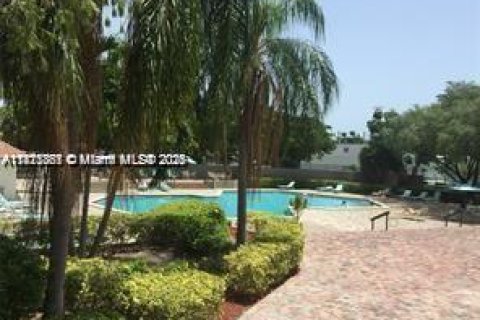 Copropriété à louer à North Miami, Floride: 1 chambre, 72.65 m2 № 1919975 - photo 2