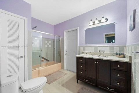 House in Miami, Florida 3 bedrooms, 124.86 sq.m. № 1947527 - photo 5