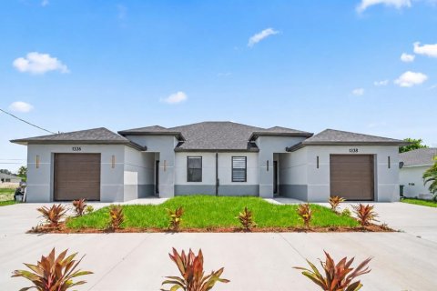 Commercial property in Cape Coral, Florida 6 bedrooms, 222.97 sq.m. № 2408612
