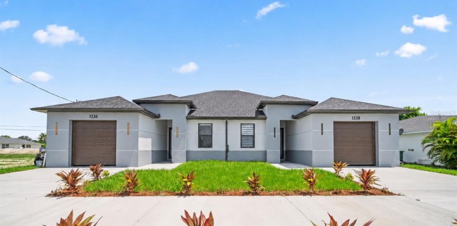 Commercial property in Cape Coral, Florida 6 bedrooms, 222.97 sq.m. № 2408612