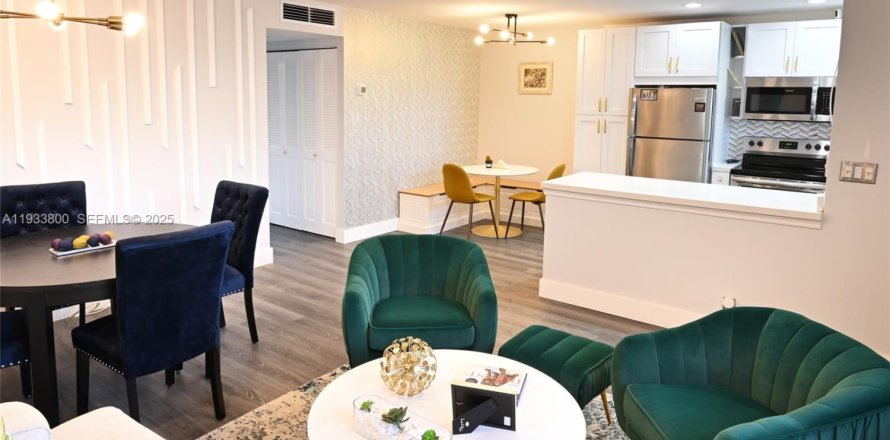 Кондоминиум с 2 спальнями в Помпано-Бич, Флорида № 1992067