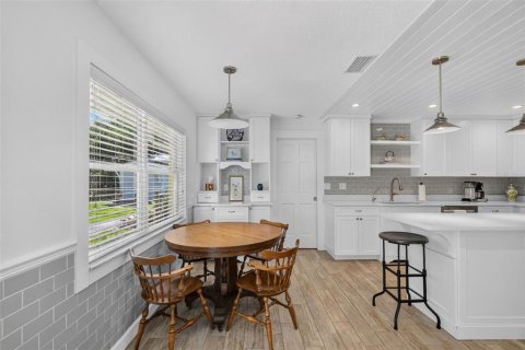 Casa en venta en Leesburg, Florida, 3 dormitorios, 228.73 m2 № 2423814 - foto 2