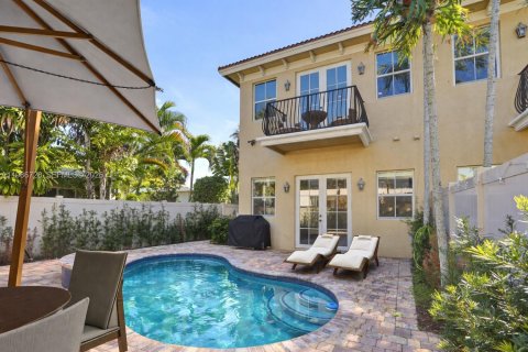 Townhouse in Fort Lauderdale, Florida 3 bedrooms, 210.14 sq.m. № 2051963 - photo 2