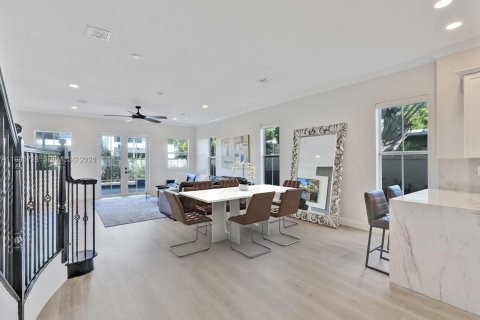 Townhouse in Fort Lauderdale, Florida 3 bedrooms, 210.14 sq.m. № 2051963 - photo 9