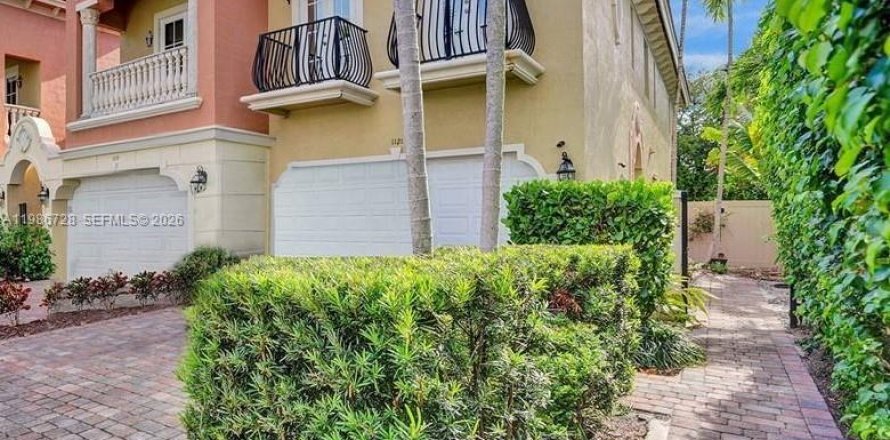 Townhouse in Fort Lauderdale, Florida 3 bedrooms, 210.14 sq.m. № 2051963