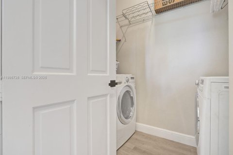 Townhouse in Fort Lauderdale, Florida 3 bedrooms, 210.14 sq.m. № 2051963 - photo 25