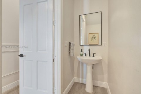 Townhouse in Fort Lauderdale, Florida 3 bedrooms, 210.14 sq.m. № 2051963 - photo 23
