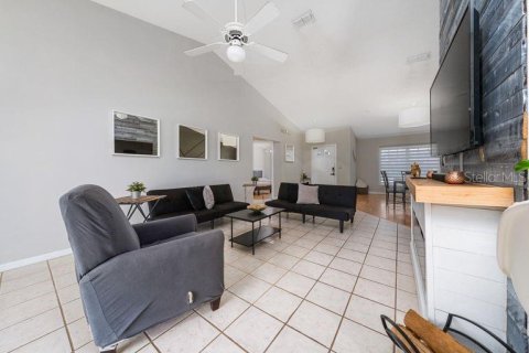 Casa en venta en Kissimmee, Florida, 3 dormitorios, 169.92 m2 № 1912290 - foto 8