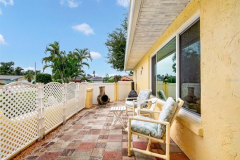 Villa ou maison à vendre à Bradenton, Floride: 3 chambres, 158.49 m2 № 2411460 - photo 6