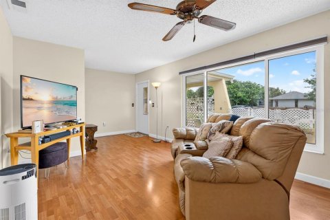 Villa ou maison à vendre à Bradenton, Floride: 3 chambres, 158.49 m2 № 2411460 - photo 10