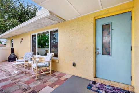 Villa ou maison à vendre à Bradenton, Floride: 3 chambres, 158.49 m2 № 2411460 - photo 4