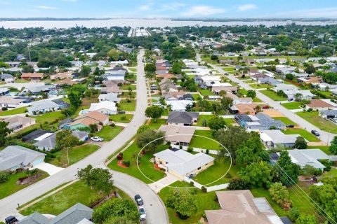 Villa ou maison à vendre à Bradenton, Floride: 3 chambres, 158.49 m2 № 2411460 - photo 5