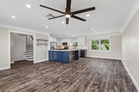 House in Seminole, Florida 3 bedrooms, 158.21 sq.m. № 2224659 - photo 3