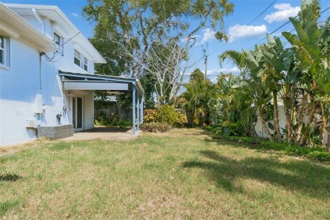 House in Seminole, Florida 3 bedrooms, 158.21 sq.m. № 2224659 - photo 30