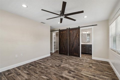 House in Seminole, Florida 3 bedrooms, 158.21 sq.m. № 2224659 - photo 15