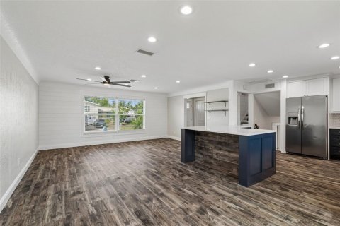 House in Seminole, Florida 3 bedrooms, 158.21 sq.m. № 2224659 - photo 5