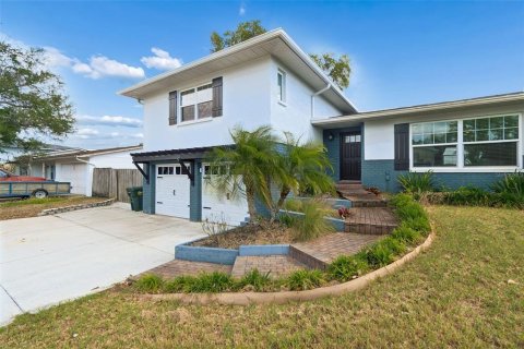 House in Seminole, Florida 3 bedrooms, 158.21 sq.m. № 2224659 - photo 2