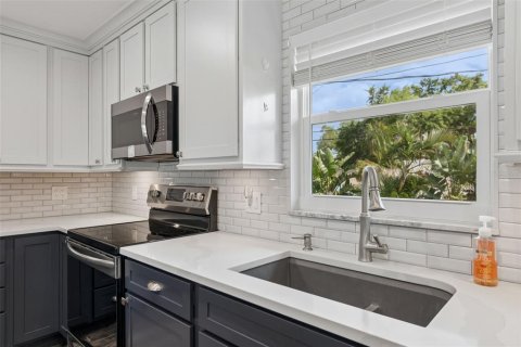 House in Seminole, Florida 3 bedrooms, 158.21 sq.m. № 2224659 - photo 9