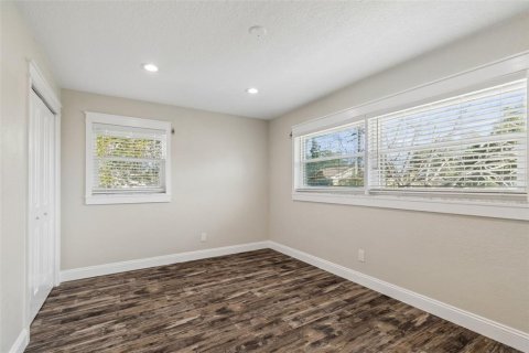 House in Seminole, Florida 3 bedrooms, 158.21 sq.m. № 2224659 - photo 23