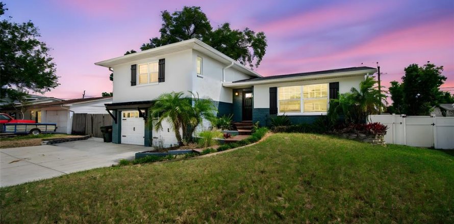 House in Seminole, Florida 3 bedrooms, 158.21 sq.m. № 2224659