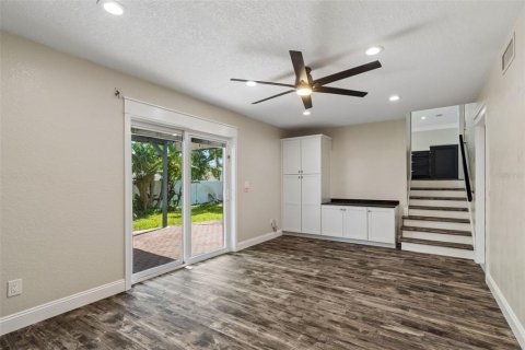 House in Seminole, Florida 3 bedrooms, 158.21 sq.m. № 2224659 - photo 28